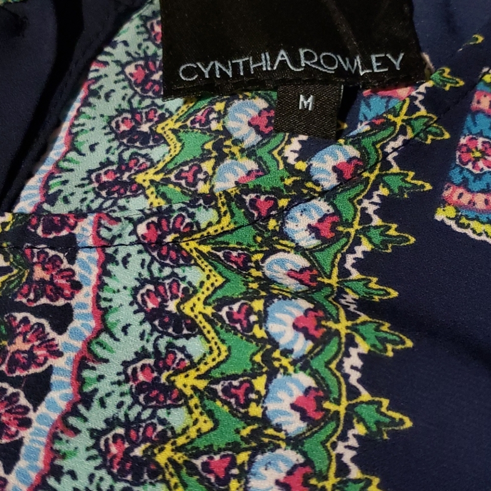 Beautiful patterned top - Picture 2 of 5